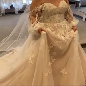 Stella York Cream Sweetheart Sleeveless Wedding Gown